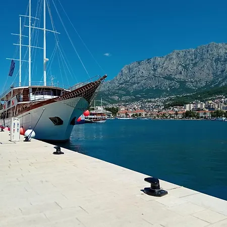 Apartments Jarak Near Beach Makarska Exterior photo