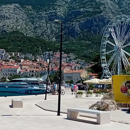Apartments Jarak Near Beach Makarska Exterior photo