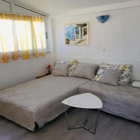 Apartments Jarak Near Beach Makarska Exterior photo