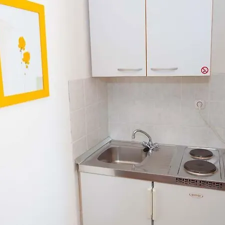 Apartments Jarak Near Beach Makarska Exterior photo