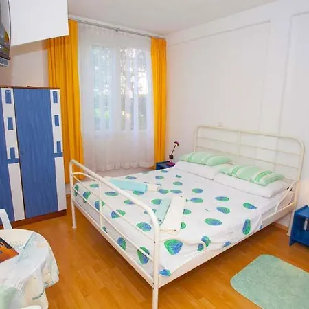 Apartments Jarak Near Beach Makarska Exterior photo